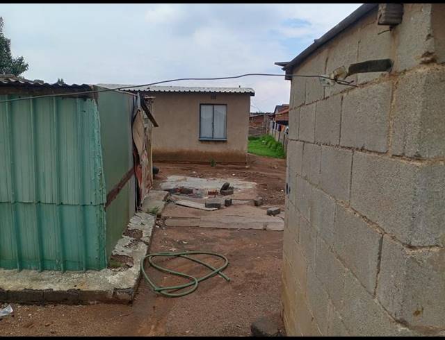 2 BEDROOM HOUSE FOR SALE IN ETWATWA EAST